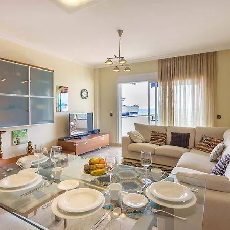 Large Direct Ocean Front 2bd