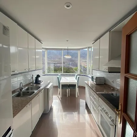 Large Direct Ocean Front 2bd Los Cristianos (Tenerife)