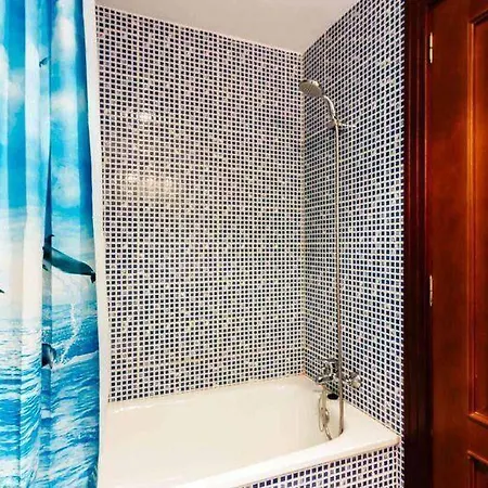 Large Direct Ocean Front 4bd