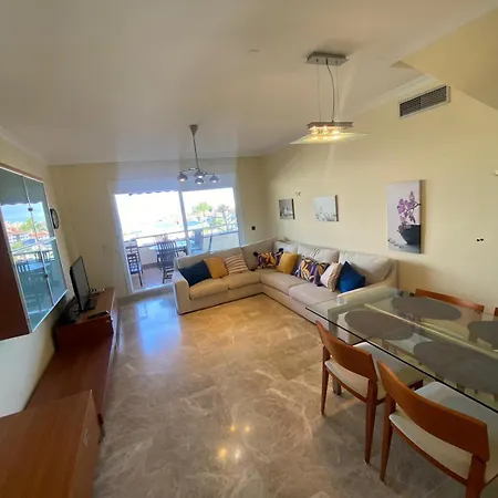 Large Direct Ocean Front 4bd *