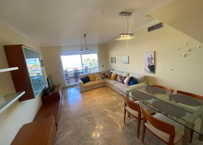 Large Direct Ocean Front 2bd *