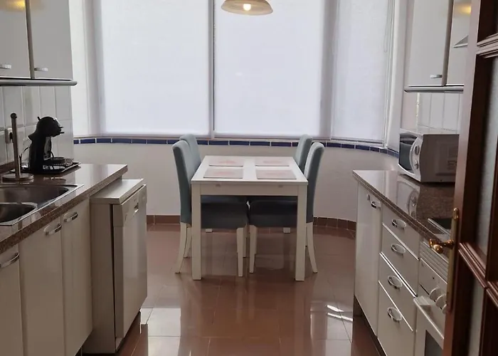 Large Direct Ocean Front 2bd Apartament